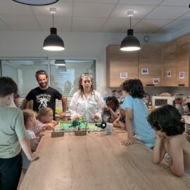 Fête de la Science 2025 : les familles découvrent les femmes qui ont marqué l’histoire des sciences au Jardin de Toni ce 25 juin 2025!