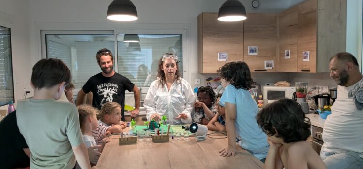 Fête de la Science 2025 : les familles découvrent les femmes qui ont marqué l’histoire des sciences au Jardin de Toni ce 25 juin 2025!